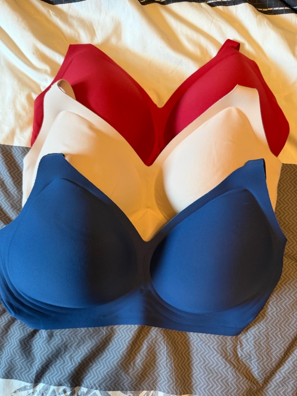 Seamless Molded T-Shirt Bra - Blue, Cream & Red